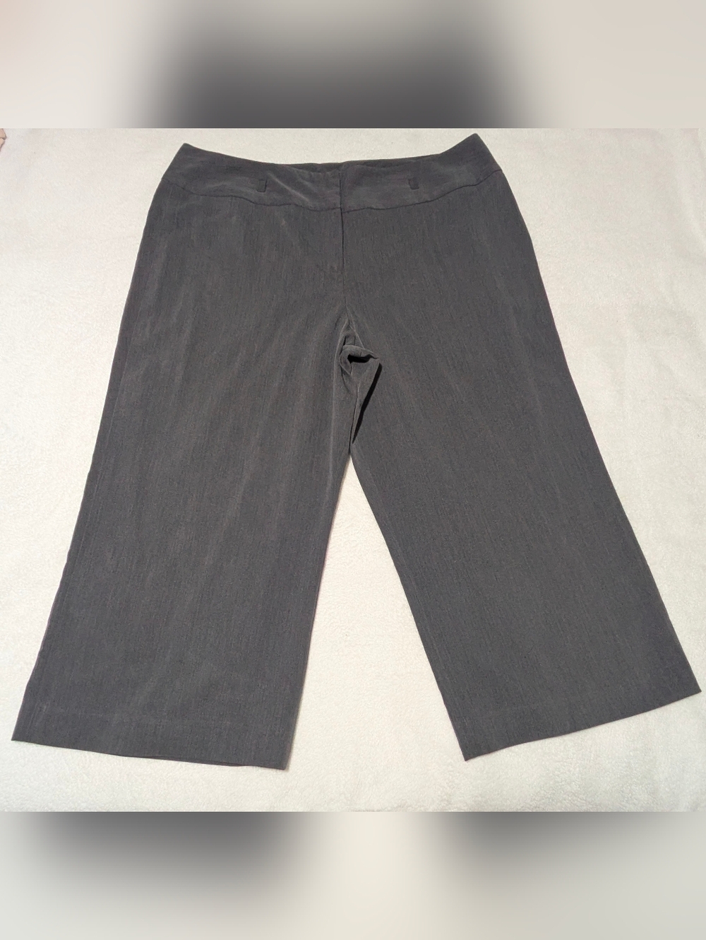 Larry Levine Stretch Capri Pants